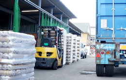 城西貿易（株）